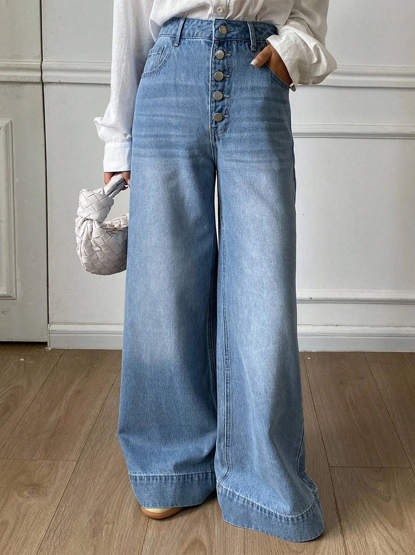 Front-Buttoned High-Waisted Women's Jeans Wide Hem