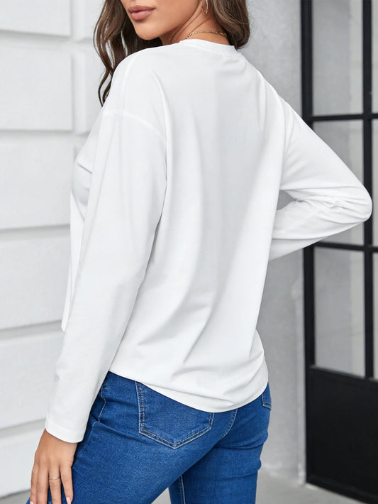 Women's long-sleeved T-shirt - A versatile basic top suitable for all seasons, with a casual style.